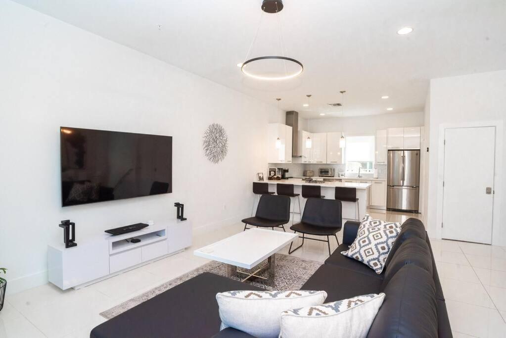 Across The Ocean Few Steps To Beach Contemporary Three Bedroom Townhouse 폼파노 비치 외부 사진