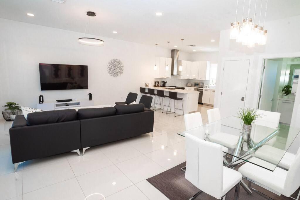 Across The Ocean Few Steps To Beach Contemporary Three Bedroom Townhouse 폼파노 비치 외부 사진