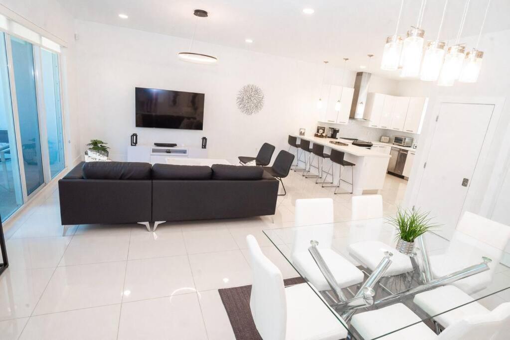 Across The Ocean Few Steps To Beach Contemporary Three Bedroom Townhouse 폼파노 비치 외부 사진