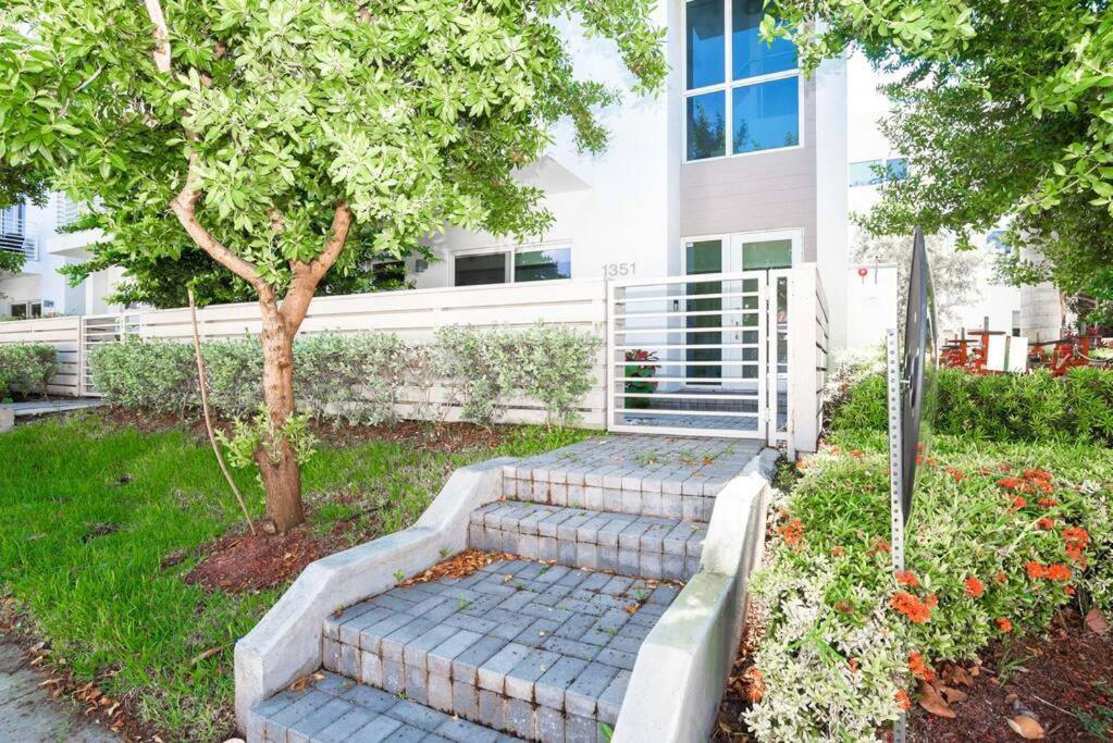 Across The Ocean Few Steps To Beach Contemporary Three Bedroom Townhouse 폼파노 비치 외부 사진