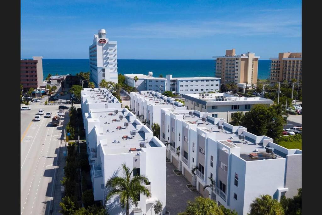 Across The Ocean Few Steps To Beach Contemporary Three Bedroom Townhouse 폼파노 비치 외부 사진